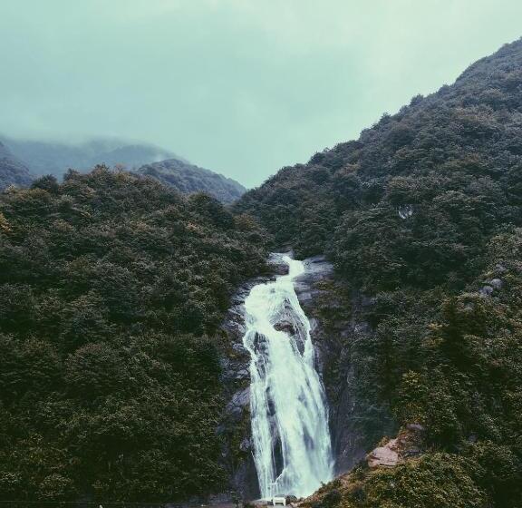 חדר משפחתי, Grand şelale