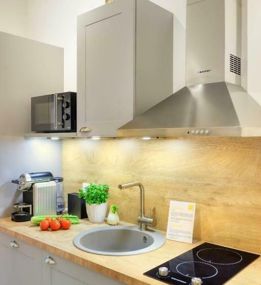 استودیو اجرایی, Jimmy S Apartments Dandelion