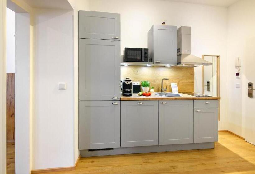 استودیو اجرایی, Jimmy S Apartments Dandelion