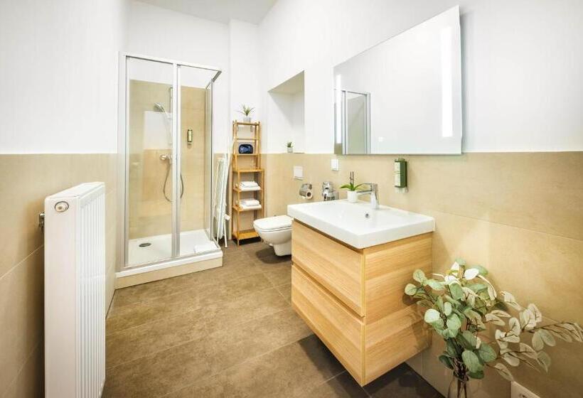 سوئیت با بالکن, Jimmy S Apartments Dandelion