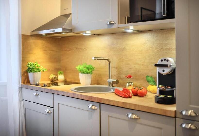 سوئیت با بالکن, Jimmy S Apartments Dandelion