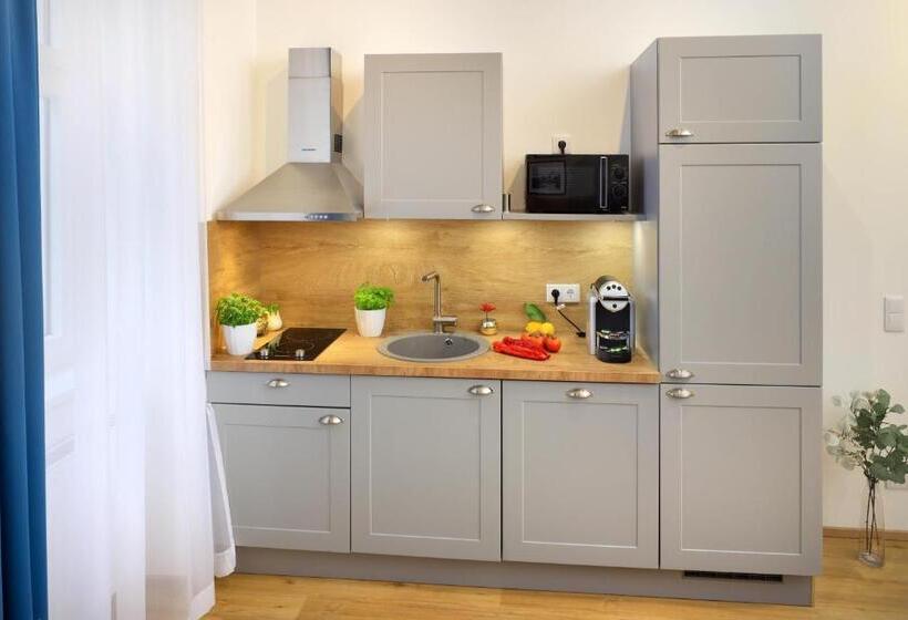 سوئیت با بالکن, Jimmy S Apartments Dandelion