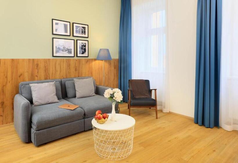 سوئیت با بالکن, Jimmy S Apartments Dandelion