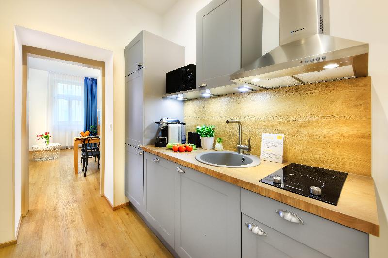 استودیو اجرایی, Jimmy S Apartments Dandelion