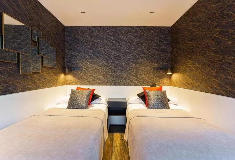 اتاق کلاسیک چهارنفره, Fly Rooms Madrid Airport
