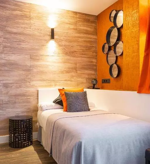 اتاق کلاسیک چهارنفره, Fly Rooms Madrid Airport