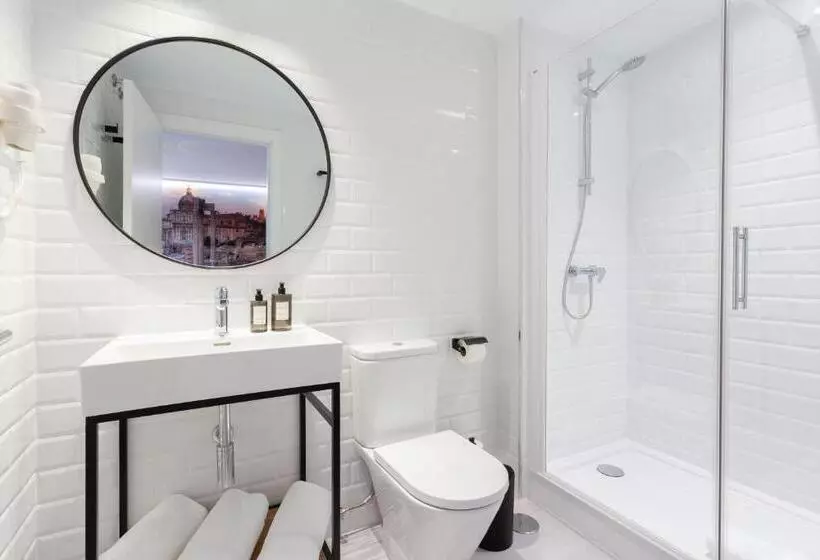 اتاق استاندارد سه نفره, Fly Rooms Madrid Airport