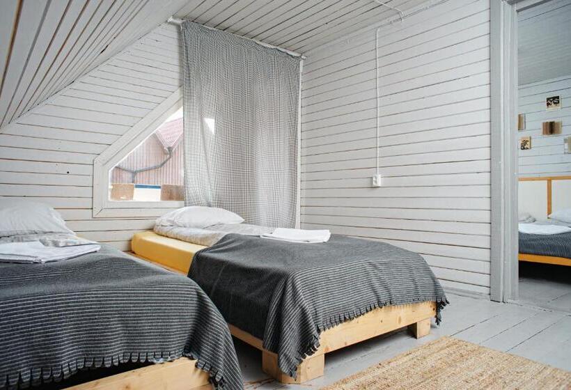 اتاق راحتی سه تخته, Poilsio Namai žuvėdra