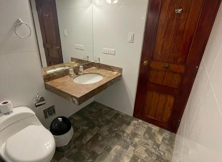 Comfort room with balcony, El Plaza Centro De Lima