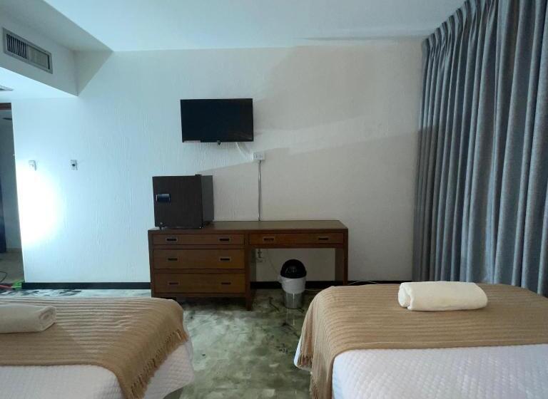 Comfort room with balcony, El Plaza Centro De Lima