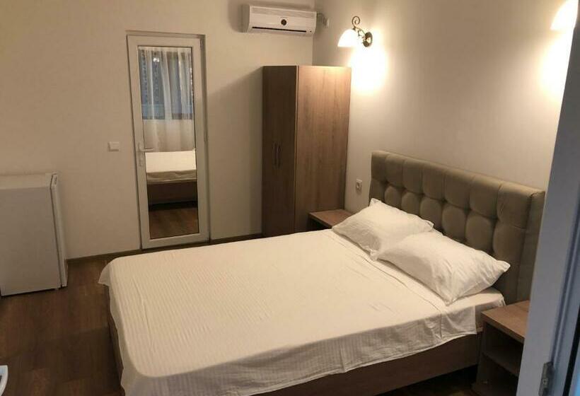 标准间, Villa Raul