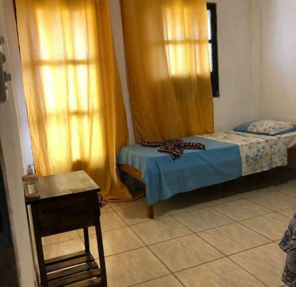 Quarto Triplo Estandar, Hostel Zig Zag Suítes