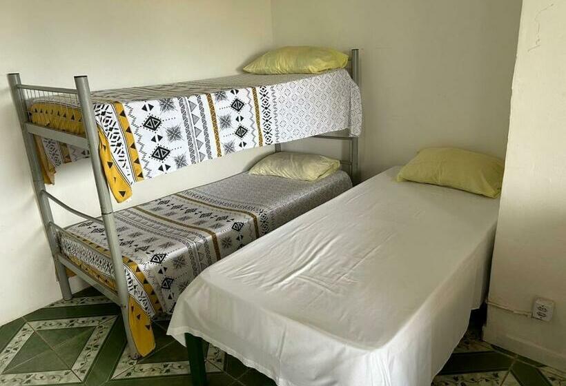 Quarto Triplo Estandar, Hostel Zig Zag Suítes