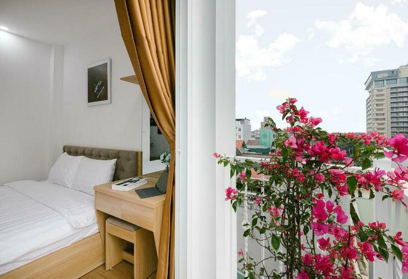Standard Studio with Balcony, The Euphoria Hanoi