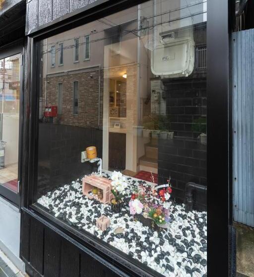 标准单人间, 民泊 古