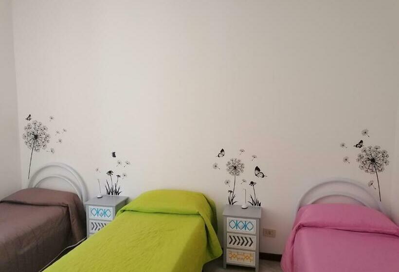 חדר סטנדרט לשלושה עם טרסה, B&b Villa Ginevra