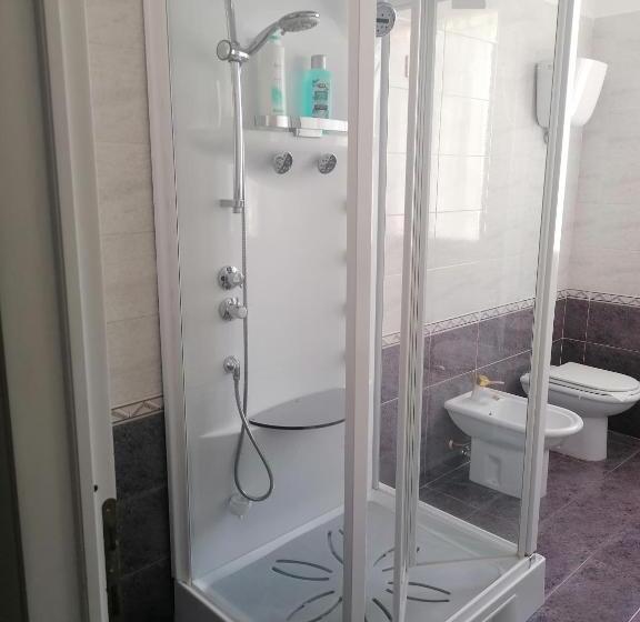 חדר סטנדרט לשלושה עם טרסה, B&b Villa Ginevra