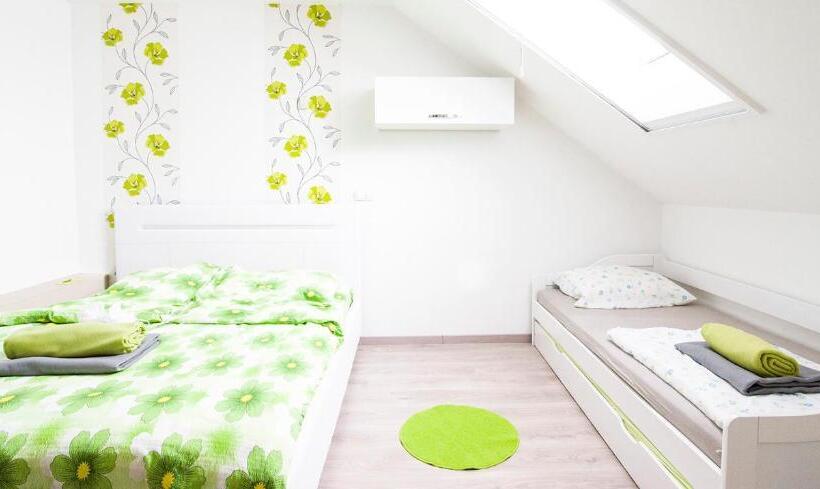 اتاق استاندارد سه نفره, Guesthouse Prenočišča širec