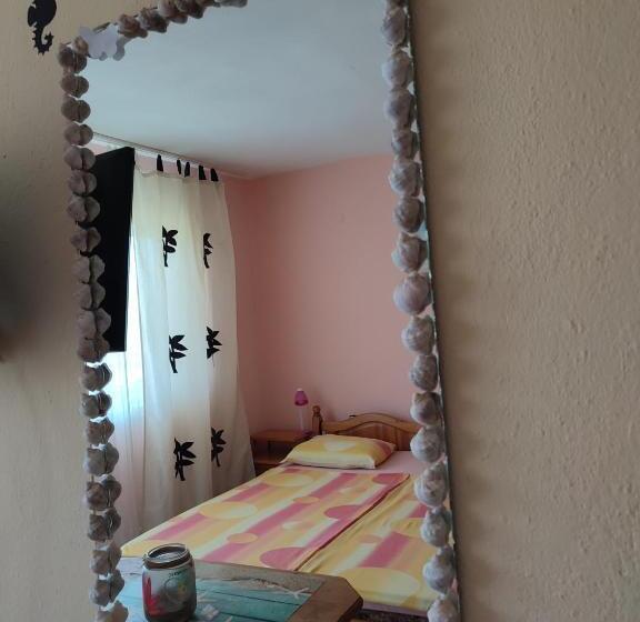 غرفة قياسية ثلاثية مزودة بشرفة, къща за гости василеви синеморец Guest House Vasilevi Sinemorets