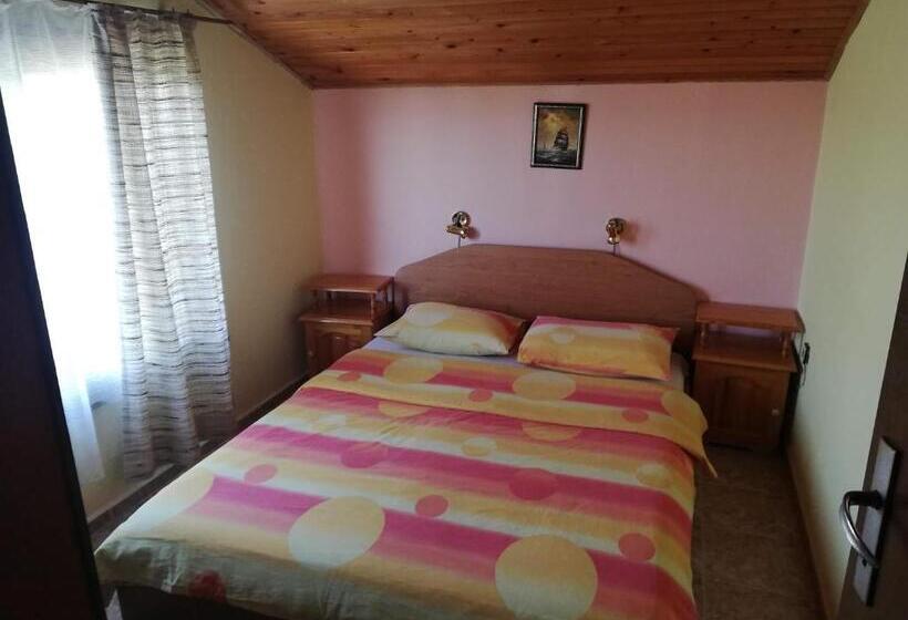 جناح مزوَّد بشرفة, къща за гости василеви синеморец Guest House Vasilevi Sinemorets