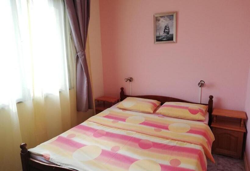 جناح مزوَّد بشرفة, къща за гости василеви синеморец Guest House Vasilevi Sinemorets