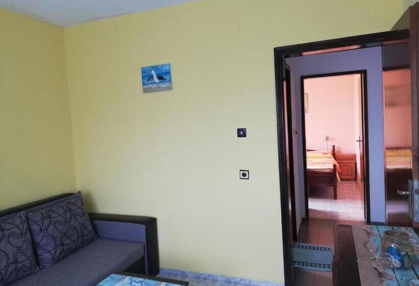 Люкс с Балконом, къща за гости василеви синеморец   Guest House Vasilevi Sinemorets
