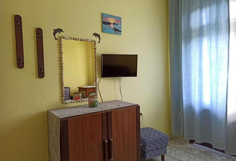 جناح مزوَّد بشرفة, къща за гости василеви синеморец Guest House Vasilevi Sinemorets