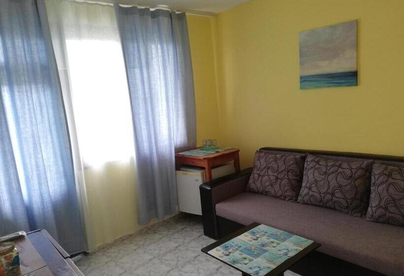 جناح مزوَّد بشرفة, къща за гости василеви синеморец Guest House Vasilevi Sinemorets