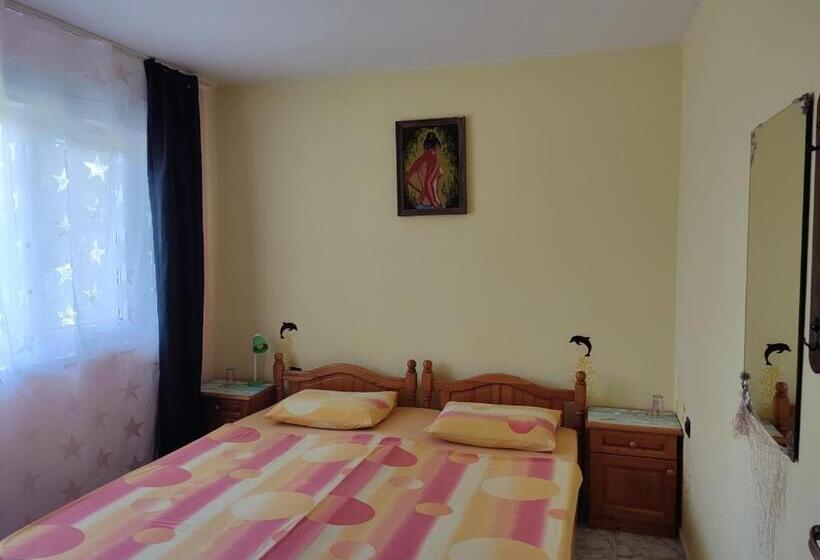 غرفة قياسية حمام مشترك, къща за гости василеви синеморец Guest House Vasilevi Sinemorets