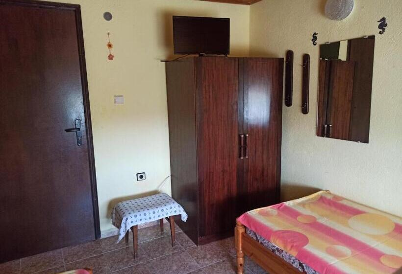 غرفة قياسية حمام مشترك, къща за гости василеви синеморец Guest House Vasilevi Sinemorets