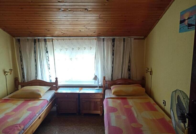 Номер Стандарт Совместная Ванная, къща за гости василеви синеморец   Guest House Vasilevi Sinemorets