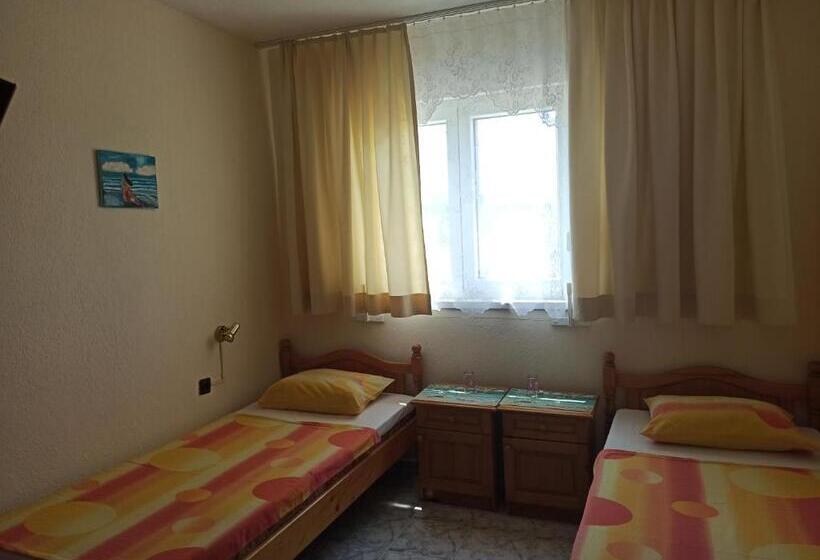 Номер Стандарт Совместная Ванная, къща за гости василеви синеморец   Guest House Vasilevi Sinemorets