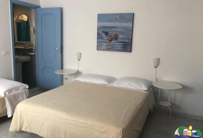 庭の見えるスタンダードトリプルルーム, Blu Mare