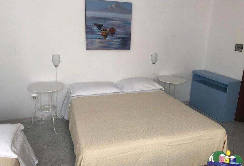 庭の見えるスタンダードトリプルルーム, Blu Mare