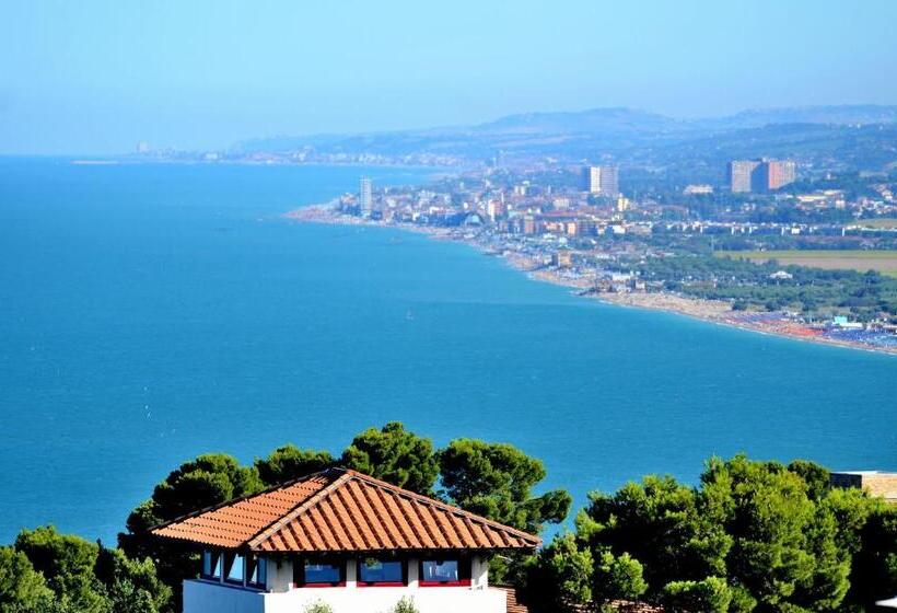 패밀리 스튜디오, L Orizzonte Relais Sirolo