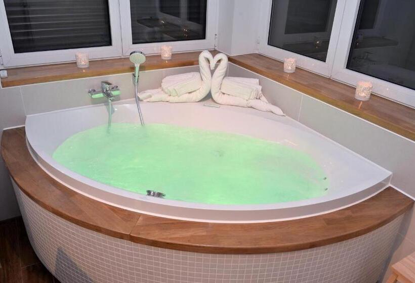 Семейный Номер Вид на Горы, Chambres Vignes Et Châteaux