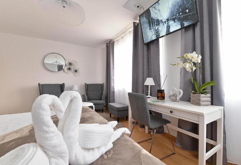 Семейный Номер Вид на Горы, Chambres Vignes Et Châteaux