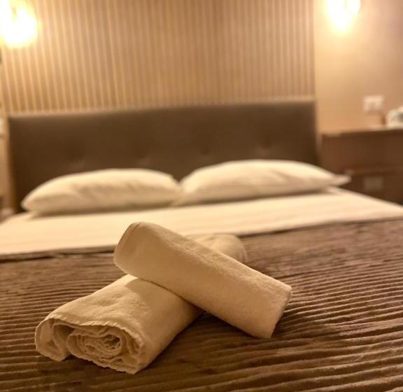 اتاق استاندارد, Valentine’s House