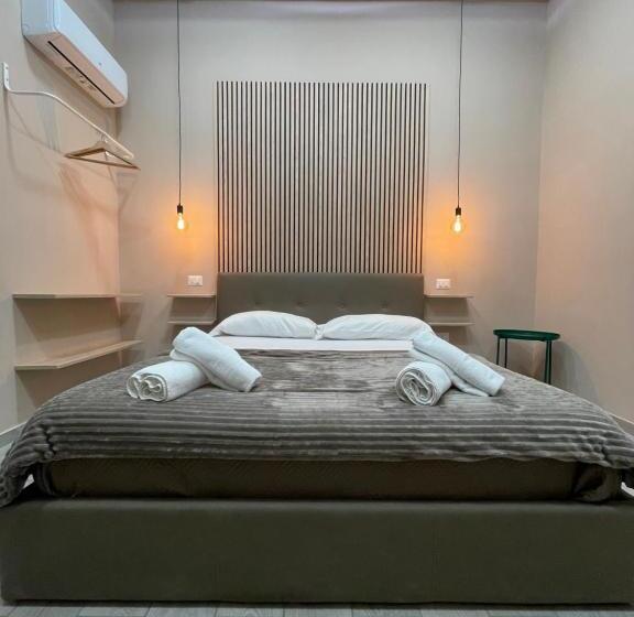 اتاق استاندارد, Valentine’s House