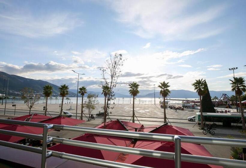 חדר סופריור לשלושה עם נוף לים, Brooklyn Vlore