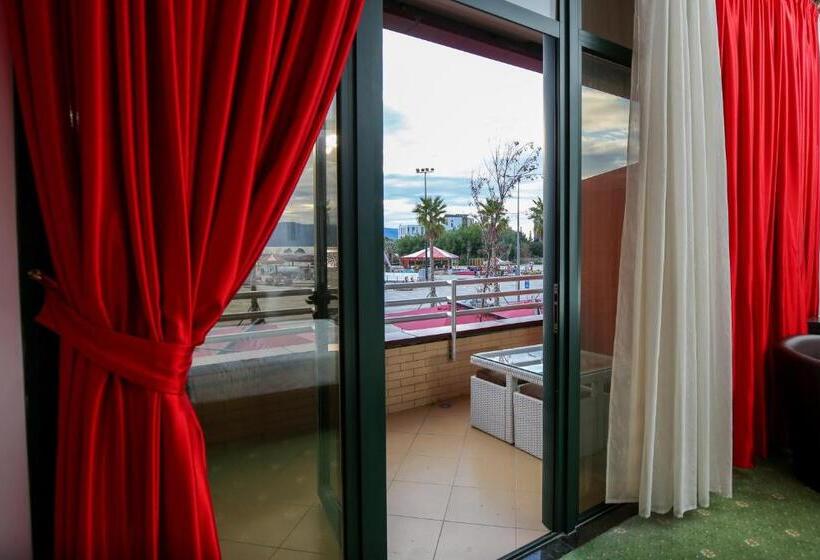 חדר סופריור לשלושה עם נוף לים, Brooklyn Vlore