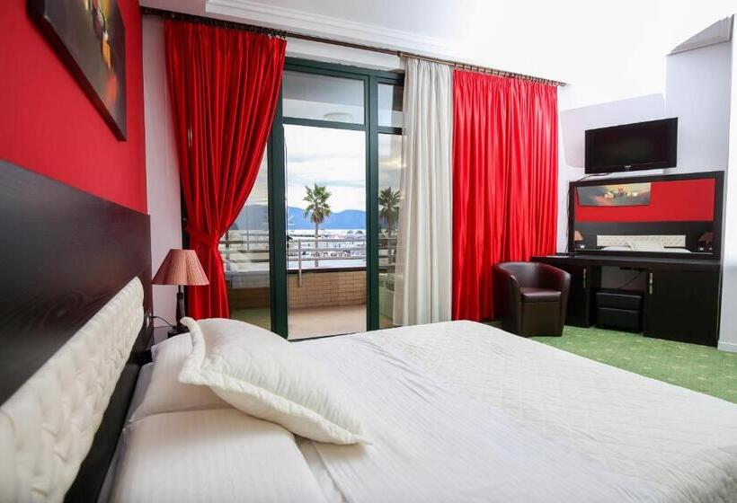 חדר סופריור לשלושה עם נוף לים, Brooklyn Vlore