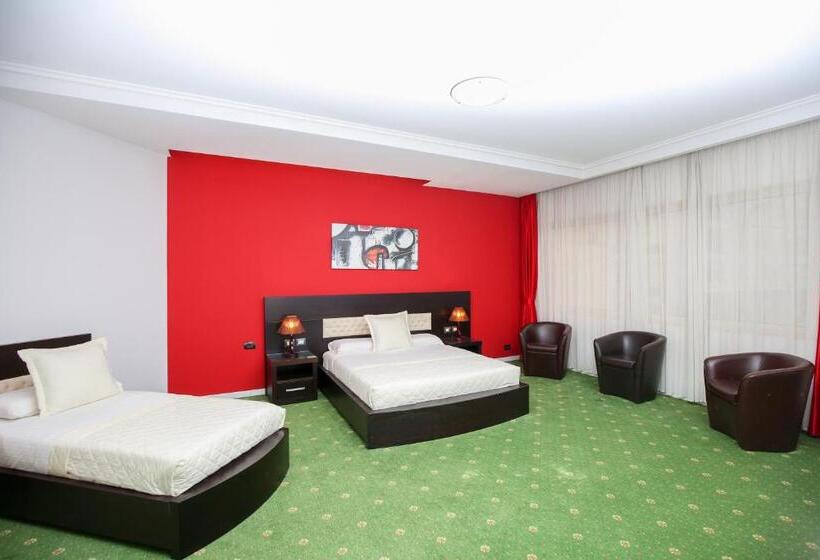 חדר סטנדרט לשלושה, Brooklyn Vlore