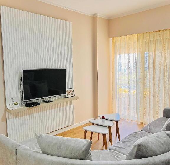 דירת חדר, Brooklyn Vlore