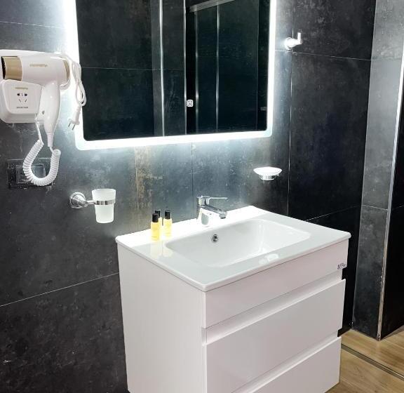 דירת חדר, Brooklyn Vlore