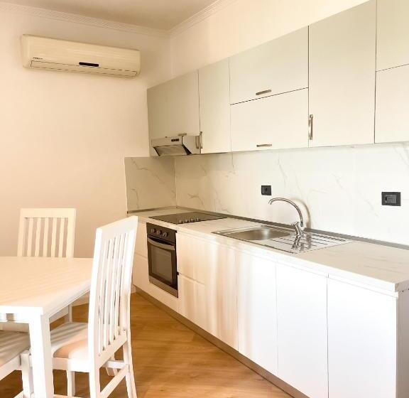 דירת חדר, Brooklyn Vlore