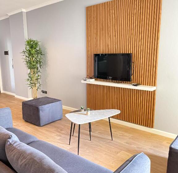 דירת חדר, Brooklyn Vlore