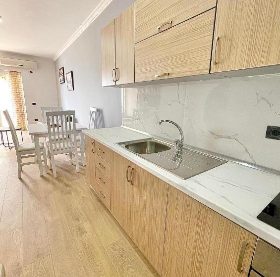 דירת חדר, Brooklyn Vlore