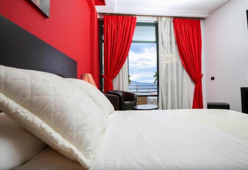 חדר סופריור לשלושה עם נוף לים, Brooklyn Vlore