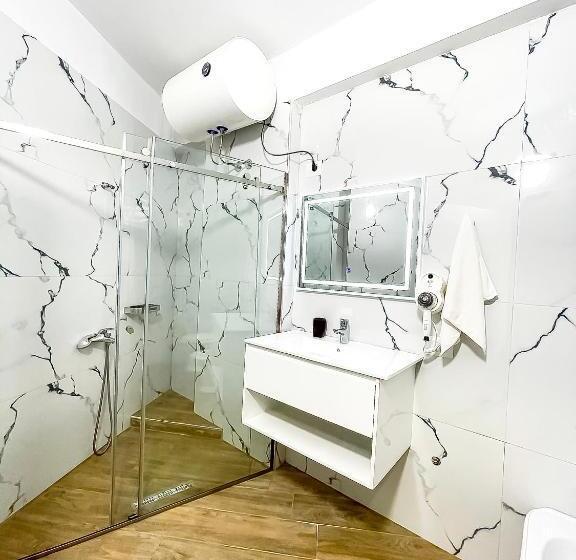 דירת חדר נוף לים, Brooklyn Vlore